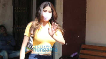 Photos: Janhvi Kapoor, Khushi Kapoor, Tanishaa Mukerji and others spotted outside Pilates class
