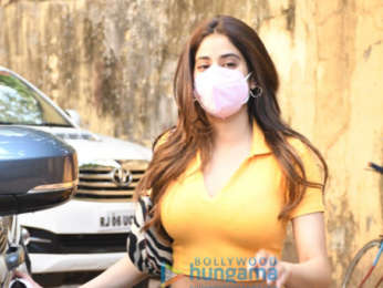 Photos: Janhvi Kapoor, Khushi Kapoor, Tanishaa Mukerji and others spotted outside Pilates class