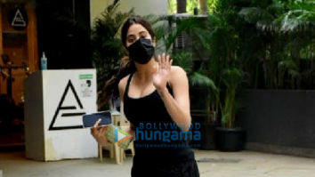 Photos: Janhvi Kapoor, Yami Gautam Dhar and Varun Dhawan snapped in Bandra