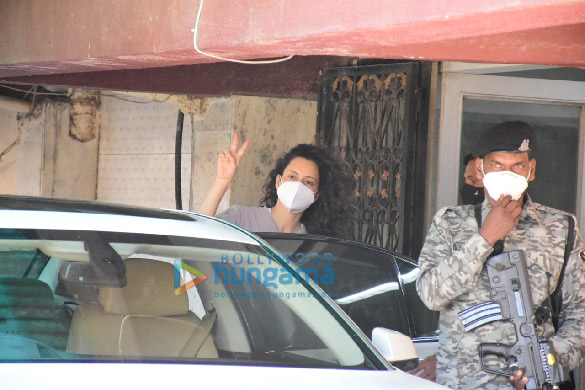 photos kangana ranaut and rakul preet singh spotted in bandra 3