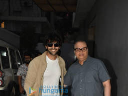 Photos: Kartik Aaryan snapped at Ramesh Taurani’s office in Khar