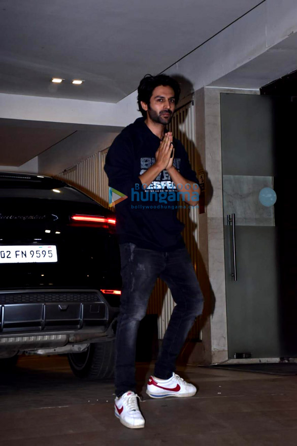 photos kartik aaryan snapped in juhu 3 14