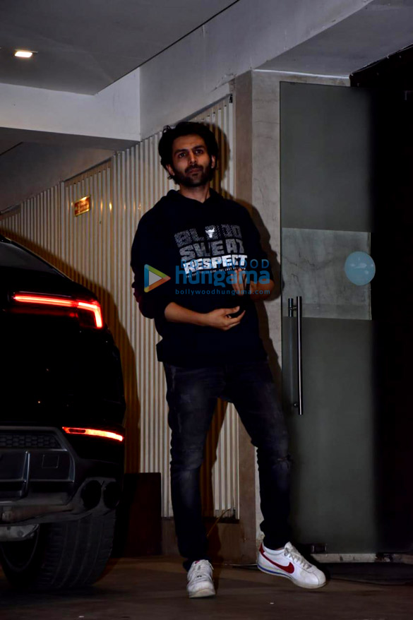 photos kartik aaryan snapped in juhu 4 13