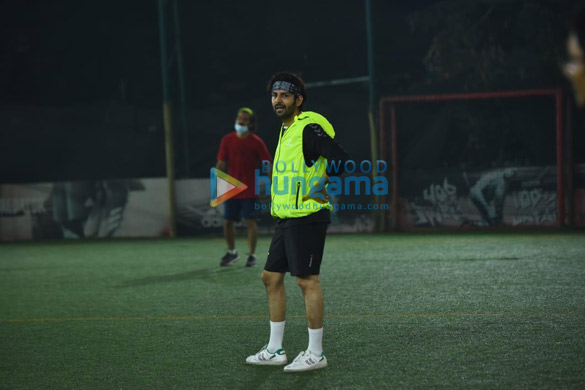 photos kartik aaryan snapped in juhu for a football game 2