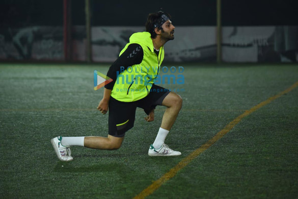 photos kartik aaryan snapped in juhu for a football game 3