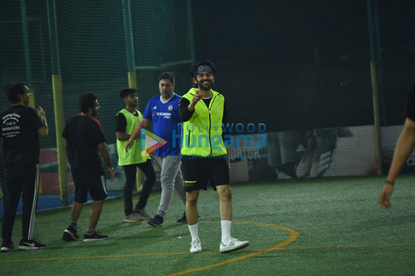 photos kartik aaryan snapped in juhu for a football game 4