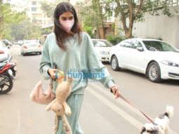 Photos: Khushi Kapoor snapped with her pet in Juhu