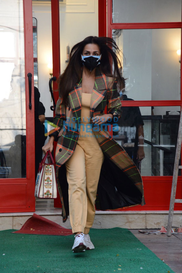 photos malaika arora snapped in bandra 1 10