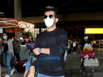 Photos: Mandira Bedi, Arjun Bijlani and Bunty Walia spotted at the airport