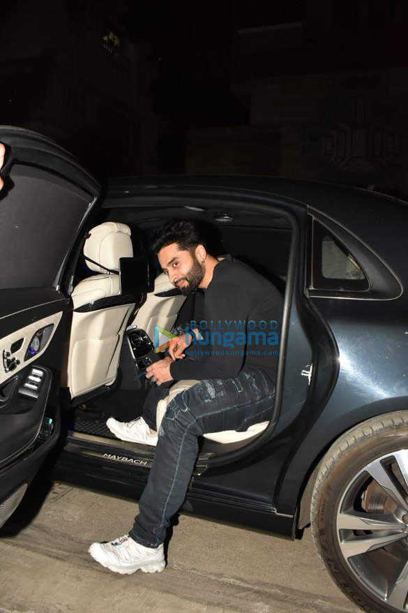photos rakul preet singh and jackky bhagnani snapped at farmers cafe 3