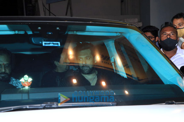photos salman khan snapped at estella in juhu 6