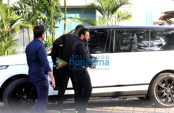 photos salman khan spotted at kalina airport 4 3