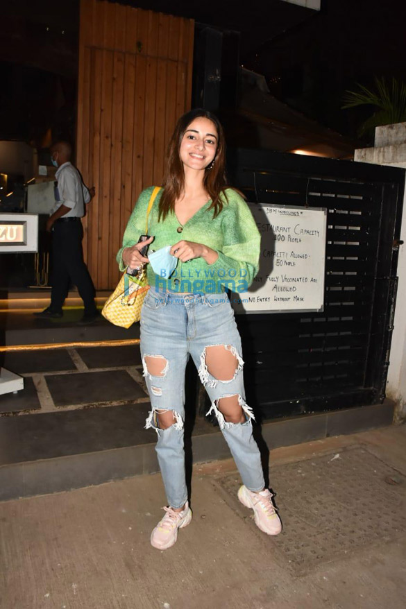 photos shakun batra and ananya panday spotted at mizu in khar 5