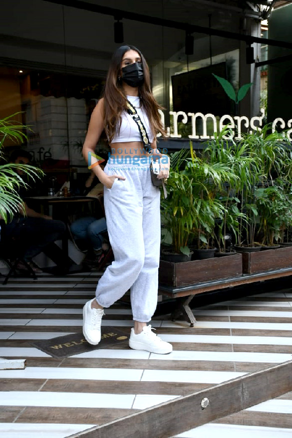 photos tara sutaria spotted at farmers cafe in bandra 4