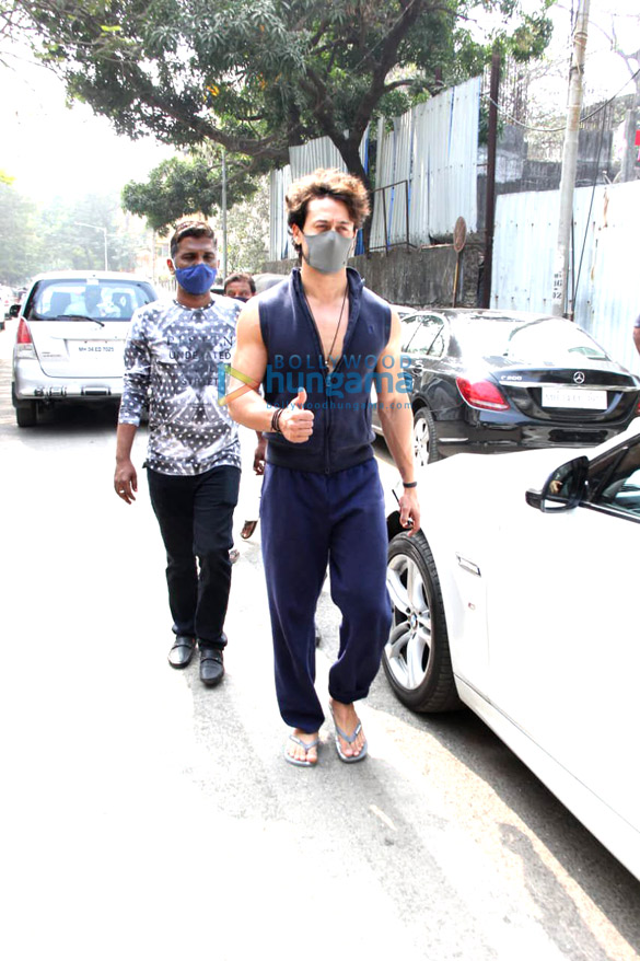 Photos: Tiger Shroff spotted in Santacruz