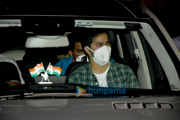 photos varun dhawan spotted at lilavati hospital 0258 5