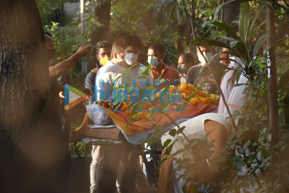 photos varun dhawan spotted at shamshan bhumi 2