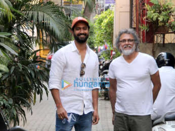 Photos: Vicky Kaushal spotted at Rakeysh Omprakash Mehra's office in Bandra