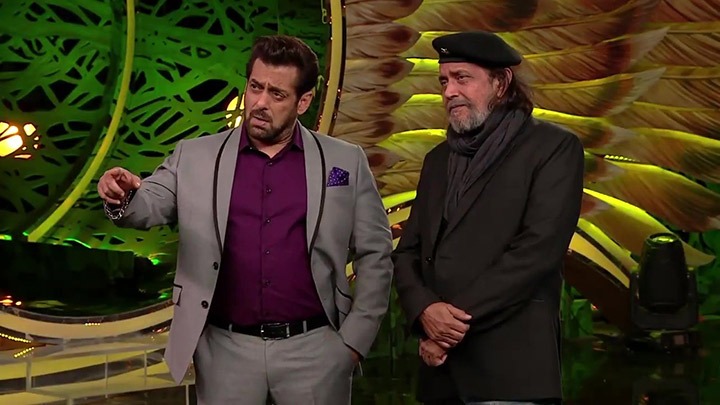 Salman Khan and Mithun Chakraborty PERFORM on ‘I Am A Disco Dancer’ | Bigg Boss 15