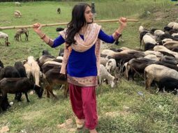 Sara Ali Khan experiences the farm life in BTS pictures from the sets of ‘Atrangi Re’ in Uttar Pradesh