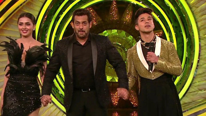 Tejasswi Prakash crowned as the winner of Bigg Boss 15 | Salman Khan | Grand Finale