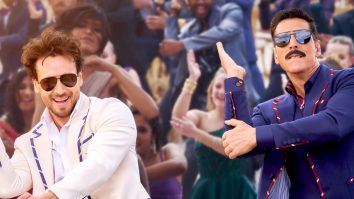 Movie Wallpapers Of Bade Miyan Chote Miyan