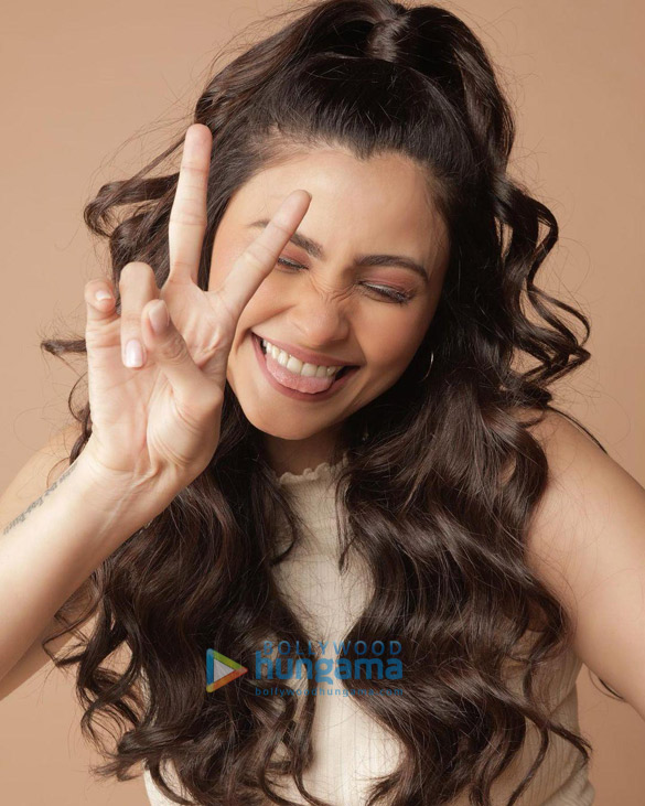 daisy shah 4 10