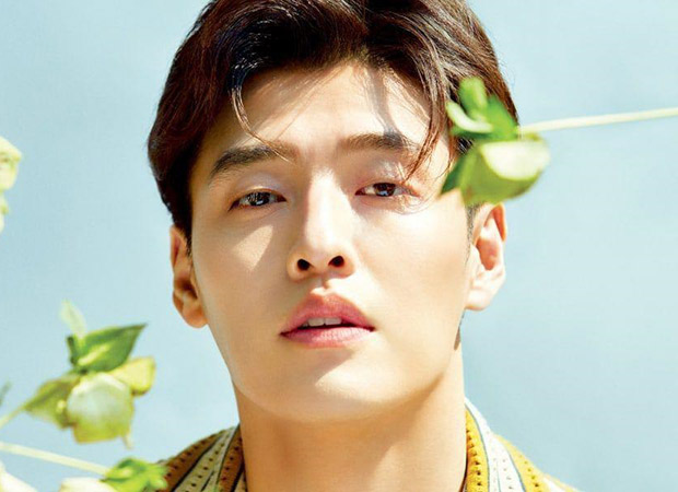 Kang Ha Neul confirmed as lead in Yrees Die on Their Feet; Son Ye Jin & Youn Yuh Jung in talks to star Kang Ha Neul confirmed as lead in Yrees Die on Their Feet; Son Ye Jin & Youn Yuh Jung in talks to star