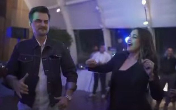 Madhuri Dixit-Sanjay Kapoor dance to 'Akhiyaan Milaoon Kabhi' at Shriram Nene's birthday party, watch video