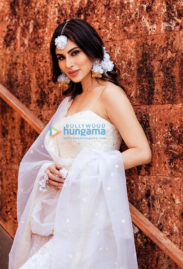 mouni roy 2 76