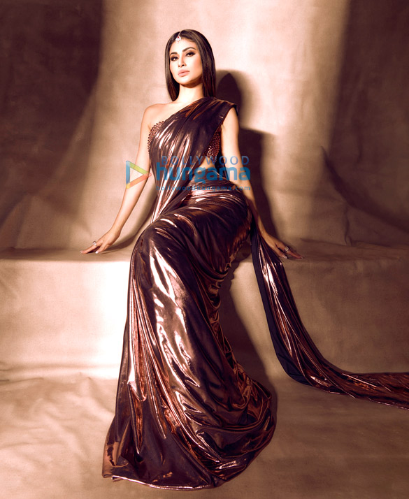 mouni roy 6 8