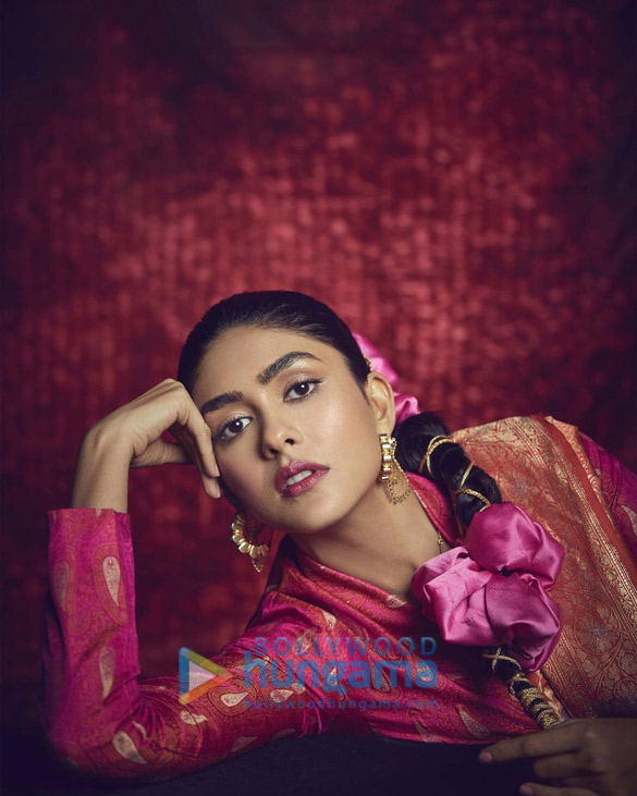 mrunal thakur 2 40