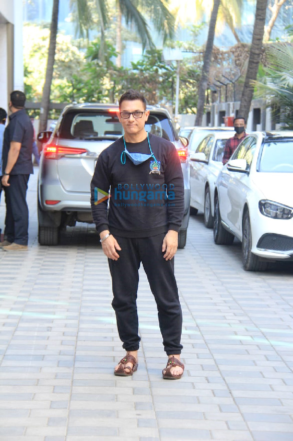 photos aamir khan piques peoples interest of reviving the t series film mogul after being snapped outside their office in andheri 2 photos aamir khan piques peoples interest of reviving the t series film mogul after being snapped outside their office in andheri 2