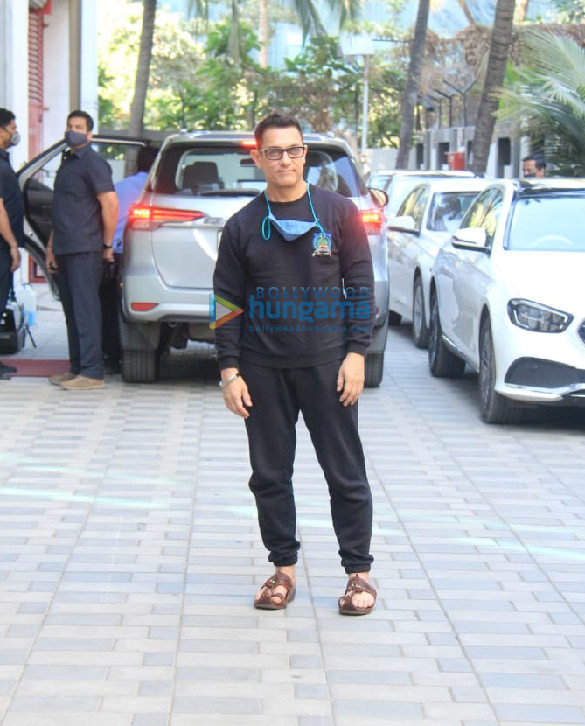 photos aamir khan piques peoples interest of reviving the t series film mogul after being snapped outside their office in andheri 4