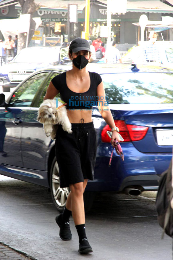 photos aisha sharma spotted in bandra 1 10