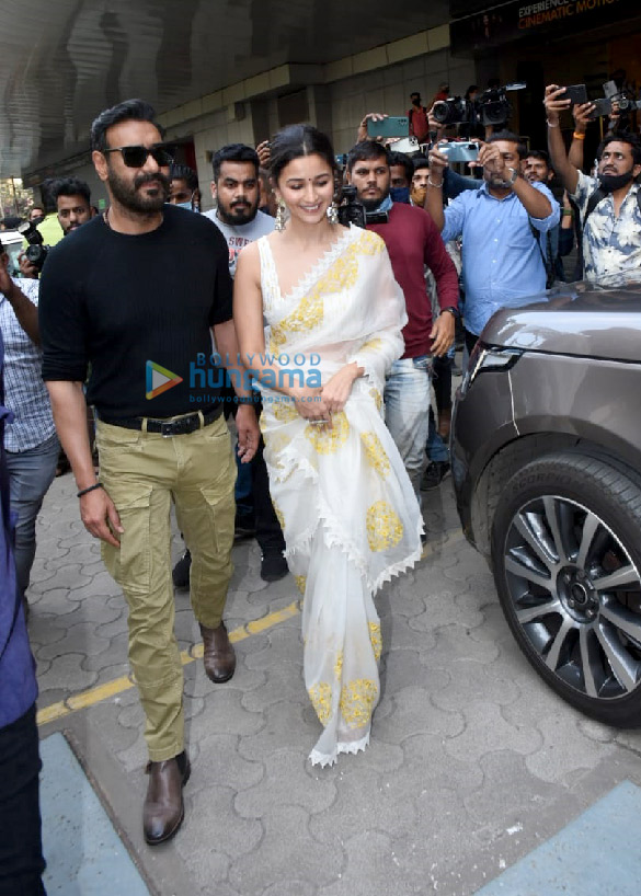 photos alia bhatt ajay devgn and sanjay leela bhansali attend the trailer launch of gangubai kathiawadi 9