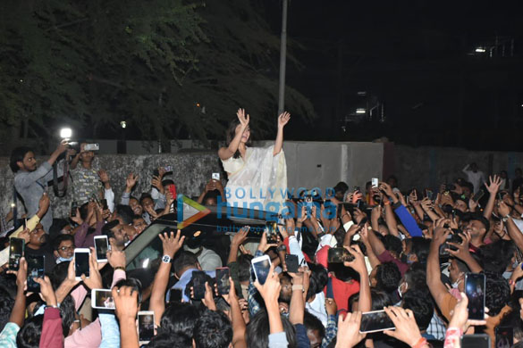 photos alia bhatt greets fans at galaxy in khar on gangubai kathiawadis release day 3