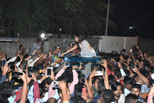 photos alia bhatt greets fans at galaxy in khar on gangubai kathiawadis release day 4