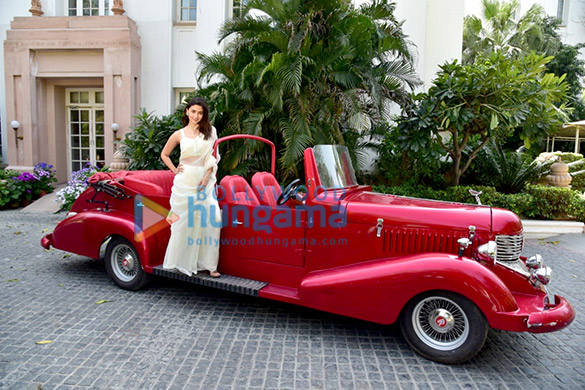 Photos Alia Bhatt poses alongside a red antique car as she promotes her film Gangubai Kathiawadi (4)