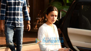 Photos: Alia Bhatt spotted in Bandra for Gangubai Kathiawadi promotions