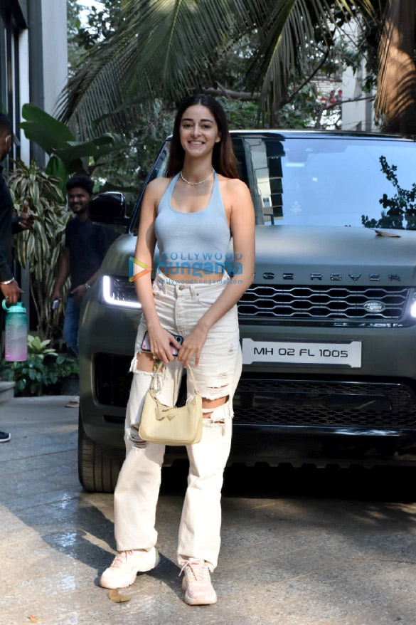 photos ananya panday poses for the paparazzi as she gets spotted at maddock office in mumbai 1