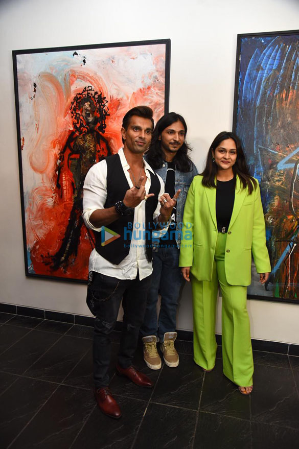 photos anil kapoor sunita kapoor and karan singh grover attend designer anamika khannas son viraj khannas art exhibition 1
