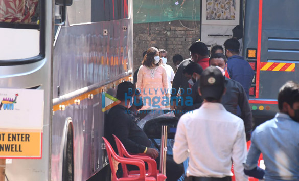 photos anushka sharma and husband virat kolhi spotted shooting at mehboob studio in bandra 2