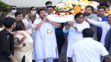 Photos: Bappa Lahiri conducts last rites of his father Bappi Lahiri in Mumbai; More celebs attend the funeral