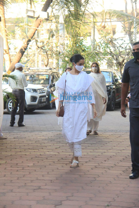 photos bappi lahiris family organises a prayer meet in the memory of the late music composer 00 3