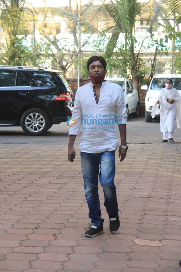 photos bappi lahiris family organises a prayer meet in the memory of the late music composer 00 9