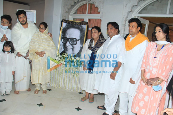 photos bappi lahiris family organises a prayer meet in the memory of the late music composer 1