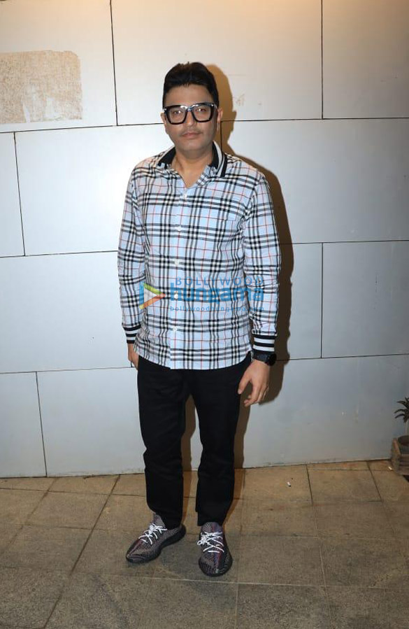 photos bhushan kumar milap zaveri riteish deshmukh and fardeen khan celebrate the shooting wrap of their film visfot 10