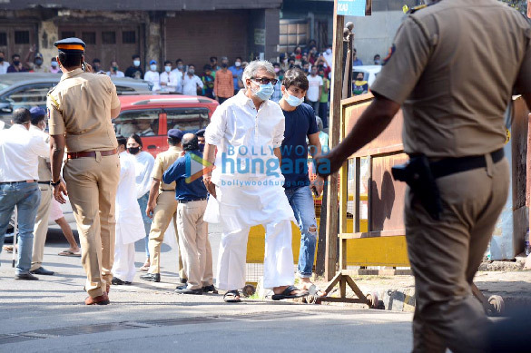 photos celebs arrive at lata mangeshkars residence to pay last respects4 2