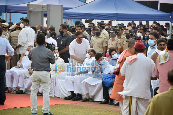 photos celebs attend lata mangeshkars state funeral 13